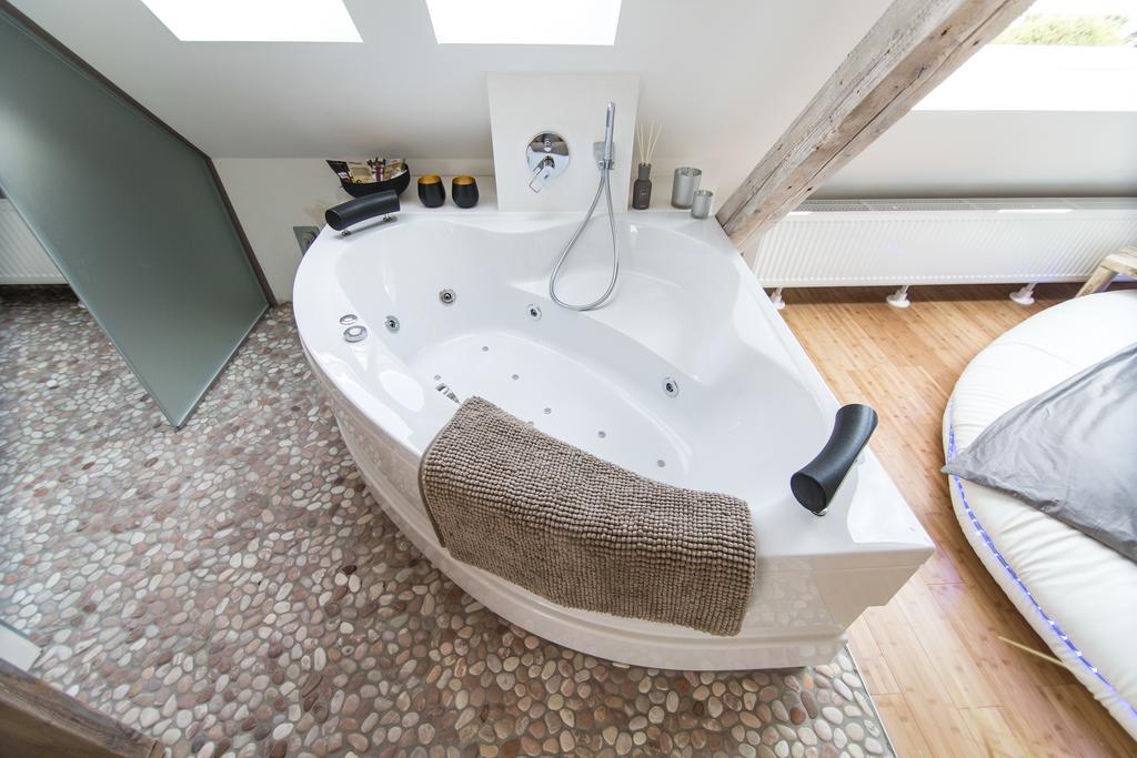 Suite mit Kingsize-Bett mit Whirlpool
